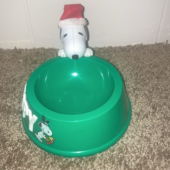 Peanuts Plastic Snoopy Christmas Candy Bowl/Pet Bowl - Picture 4 of 8